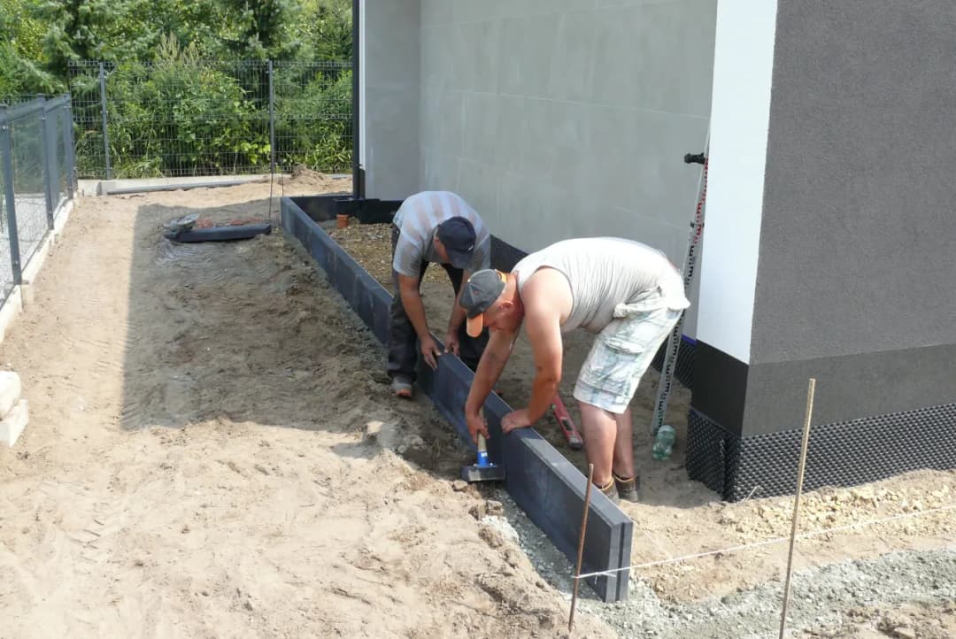 Jak się układa kostkę brukową – uniknij najczęstszych błędów i zyskaj trwałość