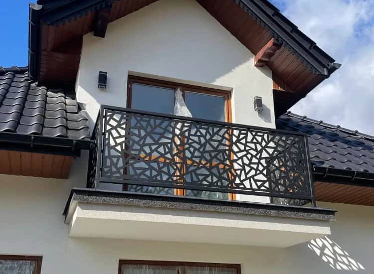 Balustrada aluminiowa czy stalowa - co wybrać, aby uniknąć kosztów?